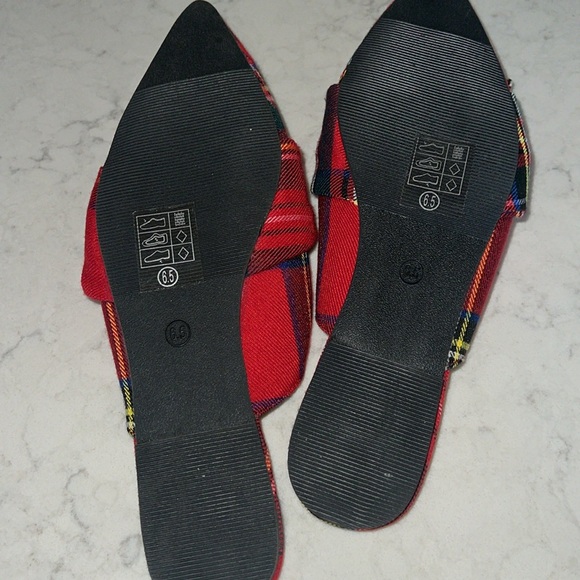 Mint Julep Under‎ The Tree Red Plaid Mules - Picture 8 of 9